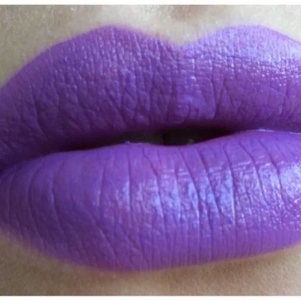 Makeup Revolution Lipstick – Bold Purple